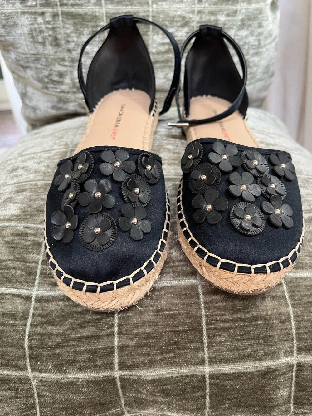 ISAAC MIZRAHI Black Floral Espadrille Sandals